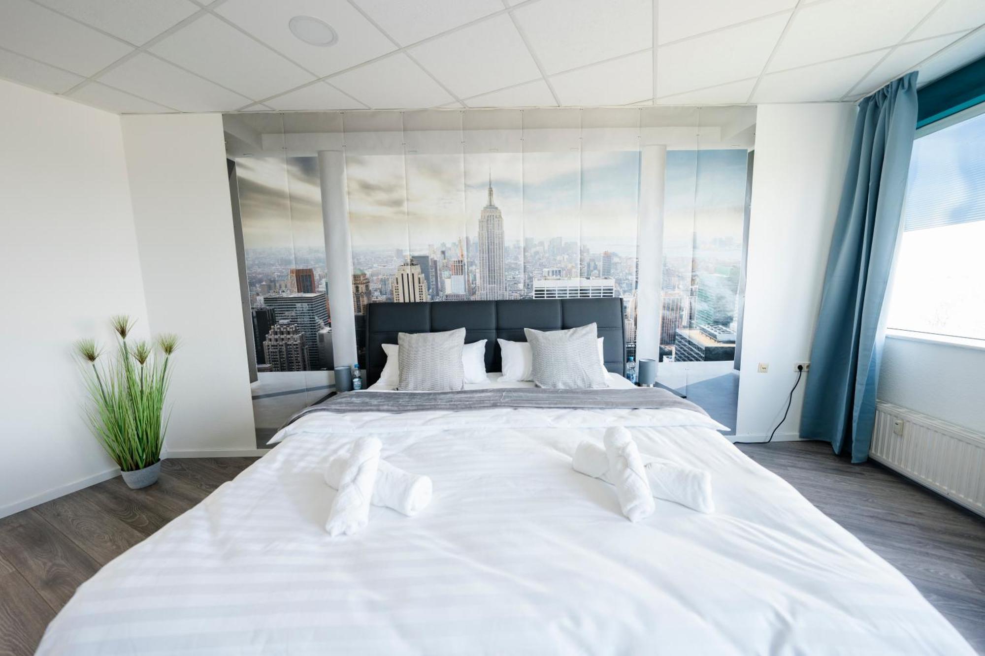 Design Penthouse - 4sz - 2baeder - Whirlpool - 2 Parkplaetze - Dachterrasse Apartment Karlsruhe