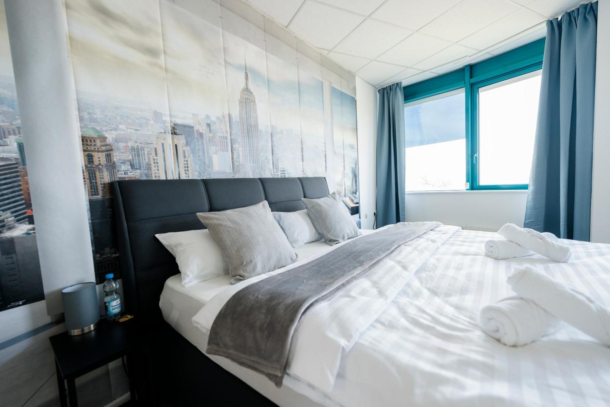 Design Penthouse - 4sz - 2baeder - Whirlpool - 2 Parkplaetze - Dachterrasse *