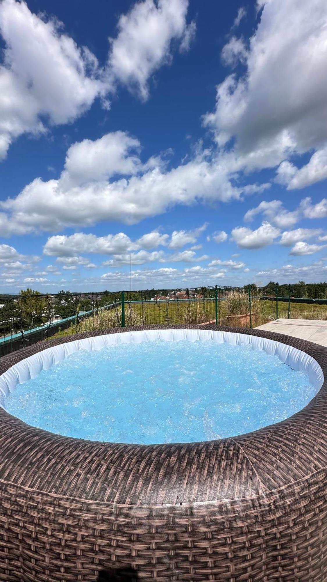 Design Penthouse - 4sz - 2baeder - Whirlpool - 2 Parkplaetze - Dachterrasse *
