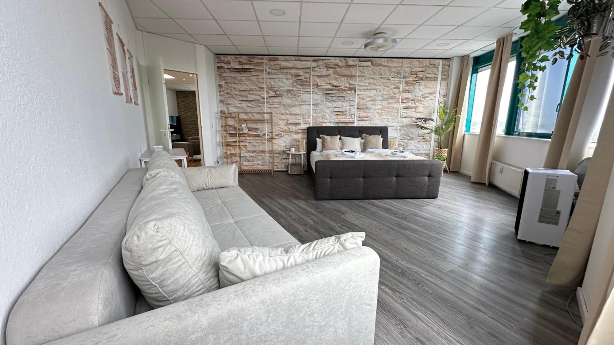 Design Penthouse - 4sz - 2baeder - Whirlpool - 2 Parkplaetze - Dachterrasse Apartment