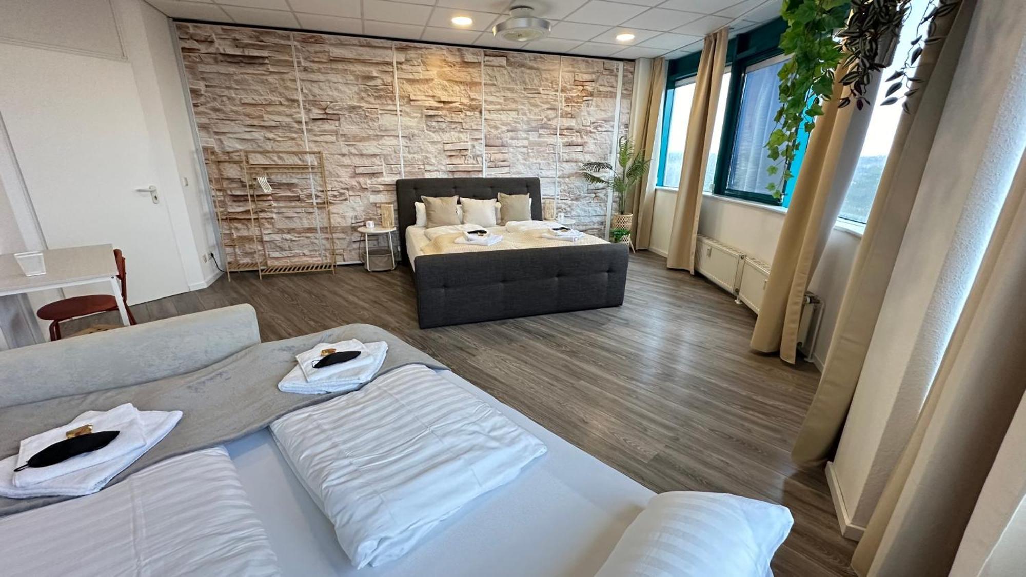 Apartment Design Penthouse - 4sz - 2baeder - Whirlpool - 2 Parkplaetze - Dachterrasse Karlsruhe