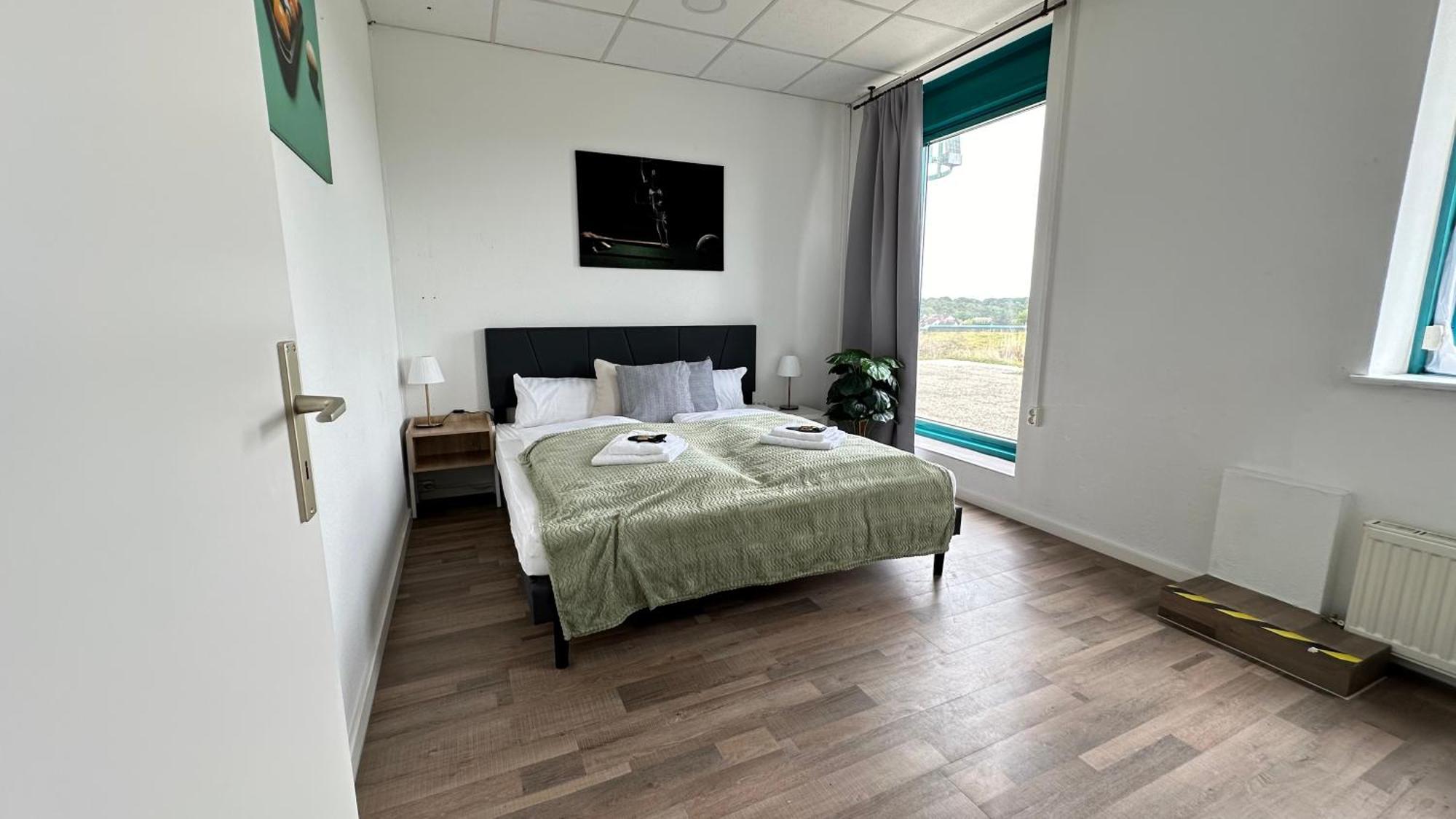 Design Penthouse - 4sz - 2baeder - Whirlpool - 2 Parkplaetze - Dachterrasse * Karlsruhe